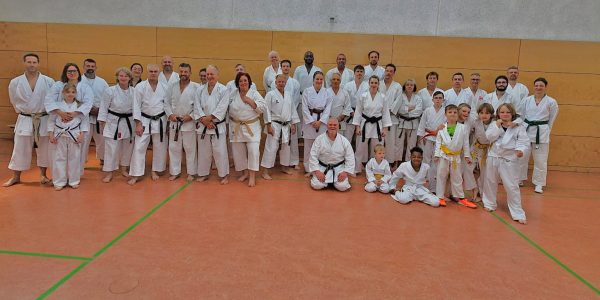 Bild der Karateka, die am Lehrgang teilgenommen haben.